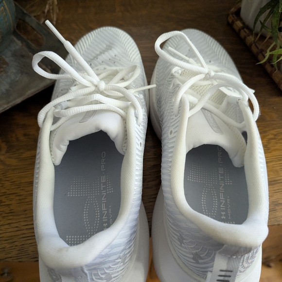 Under Armour Infinite Pro White 10.5 Quartz Men Road Running worn once indoors - Picture 3 of 12